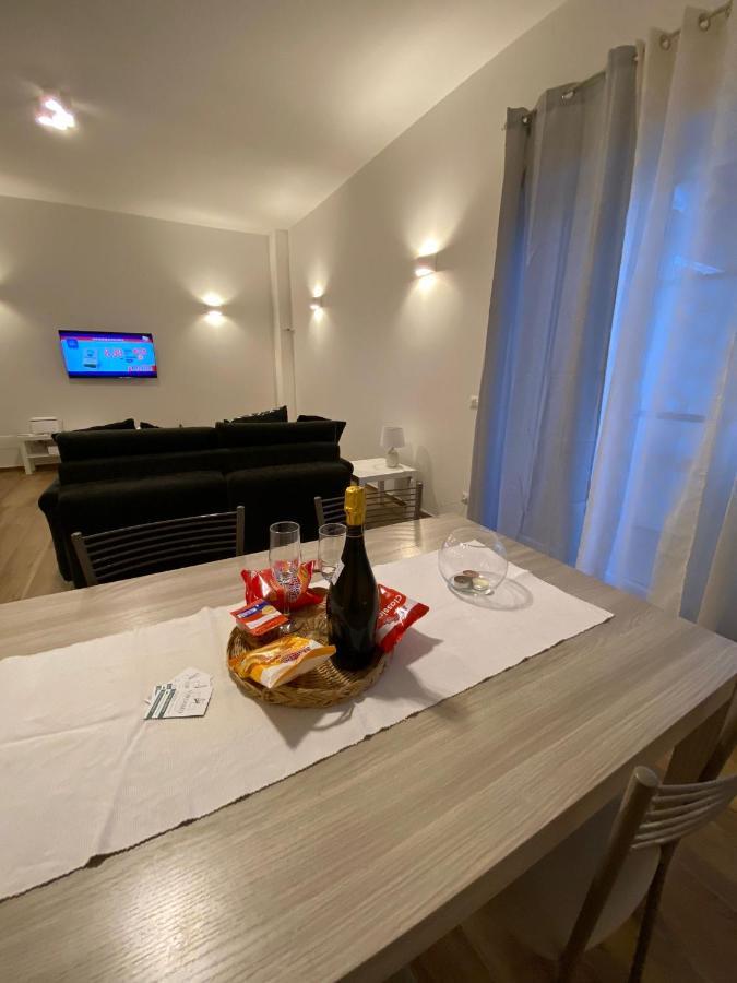 아칠리아 Viriamo House Roma 아파트 외부 사진